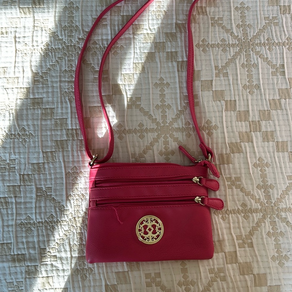 Adjustable strap purse